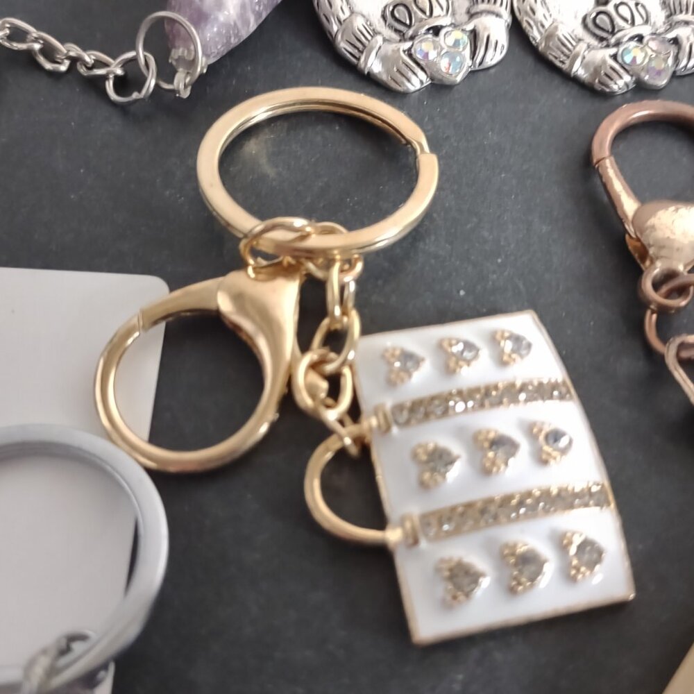 Lot Of 6 Pretty Keychains - Picture 5 of 8